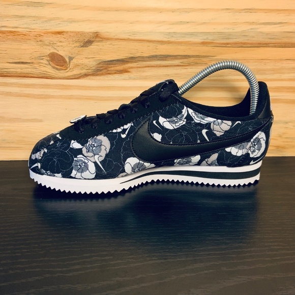 New Nike Classic Cortez LX Black White Floral - Picture 3 of 8